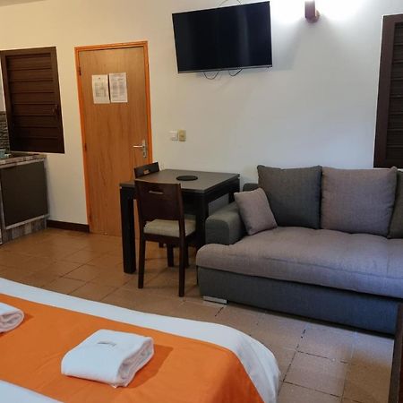 Hotel Oasis De Kiamu Лифу Екстериор снимка