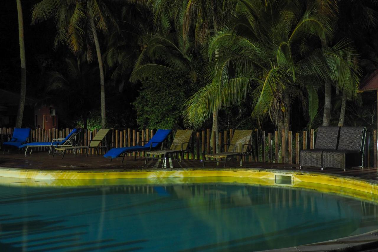 Hotel Oasis De Kiamu Лифу Екстериор снимка