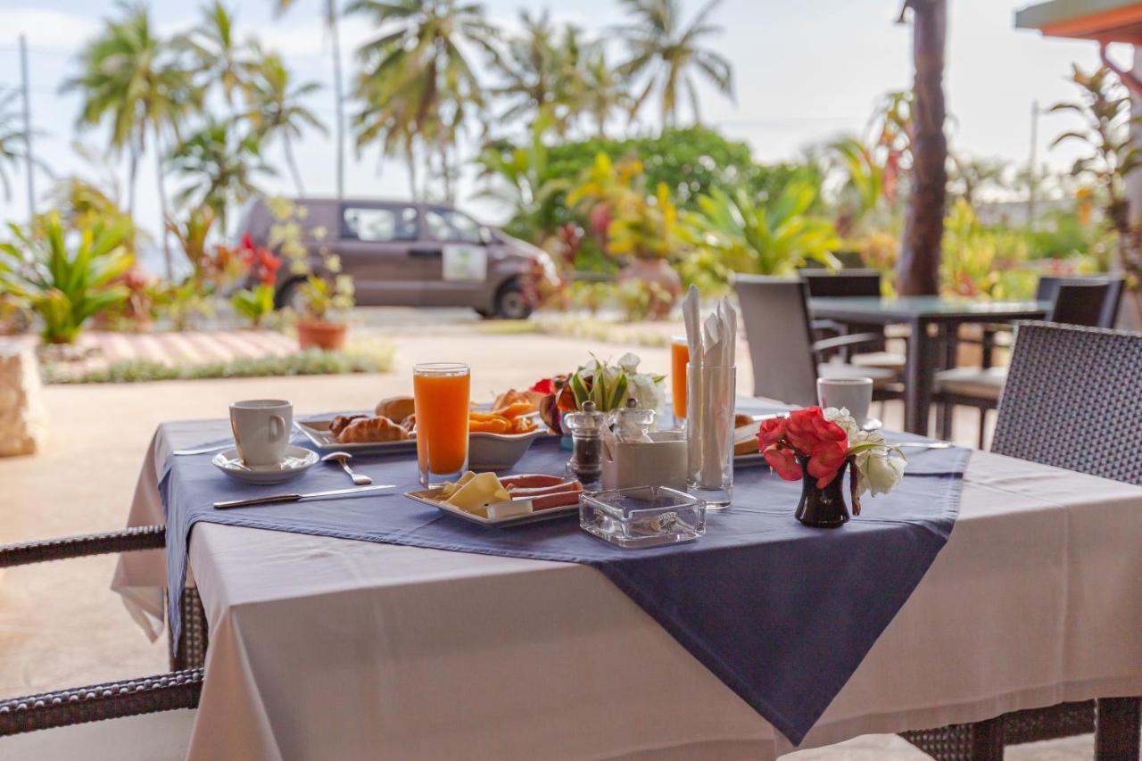 Hotel Oasis De Kiamu Лифу Екстериор снимка