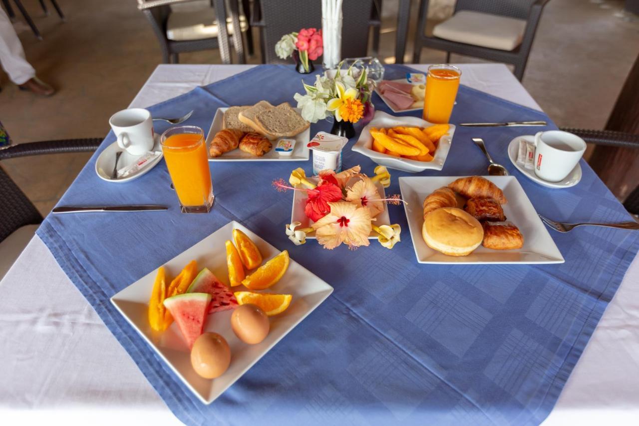 Hotel Oasis De Kiamu Лифу Екстериор снимка