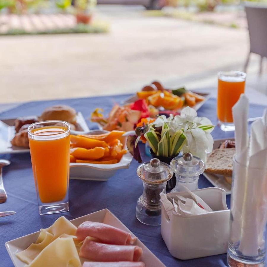 Hotel Oasis De Kiamu Лифу Екстериор снимка
