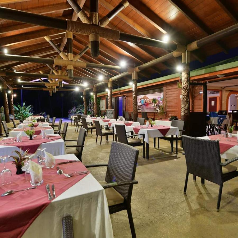 Hotel Oasis De Kiamu Лифу Екстериор снимка