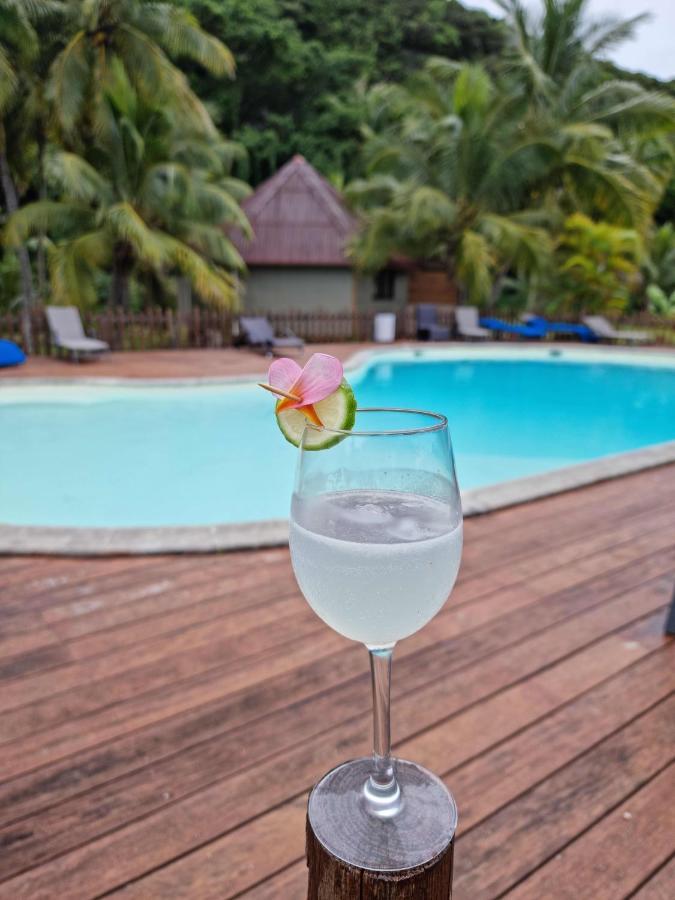 Hotel Oasis De Kiamu Лифу Екстериор снимка