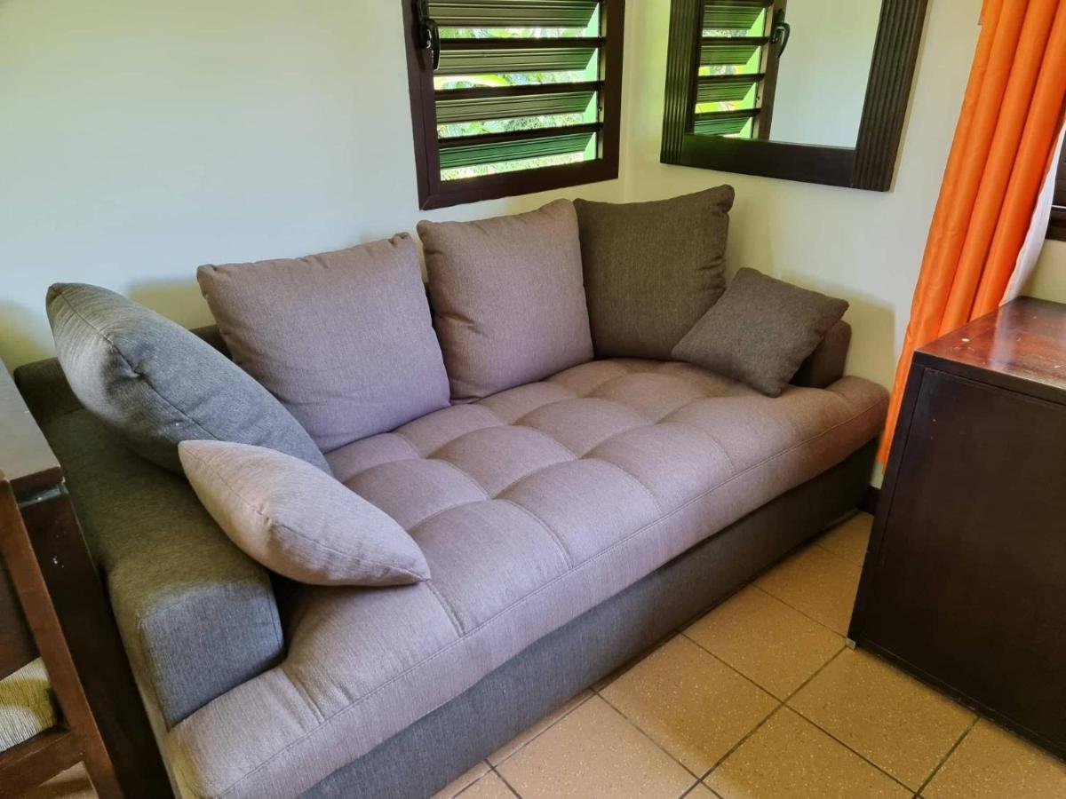 Hotel Oasis De Kiamu Лифу Екстериор снимка