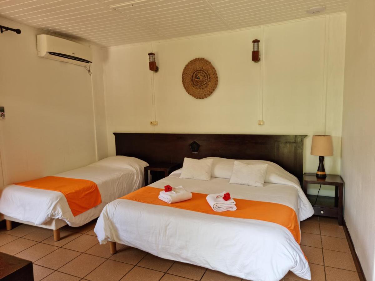 Hotel Oasis De Kiamu Лифу Екстериор снимка