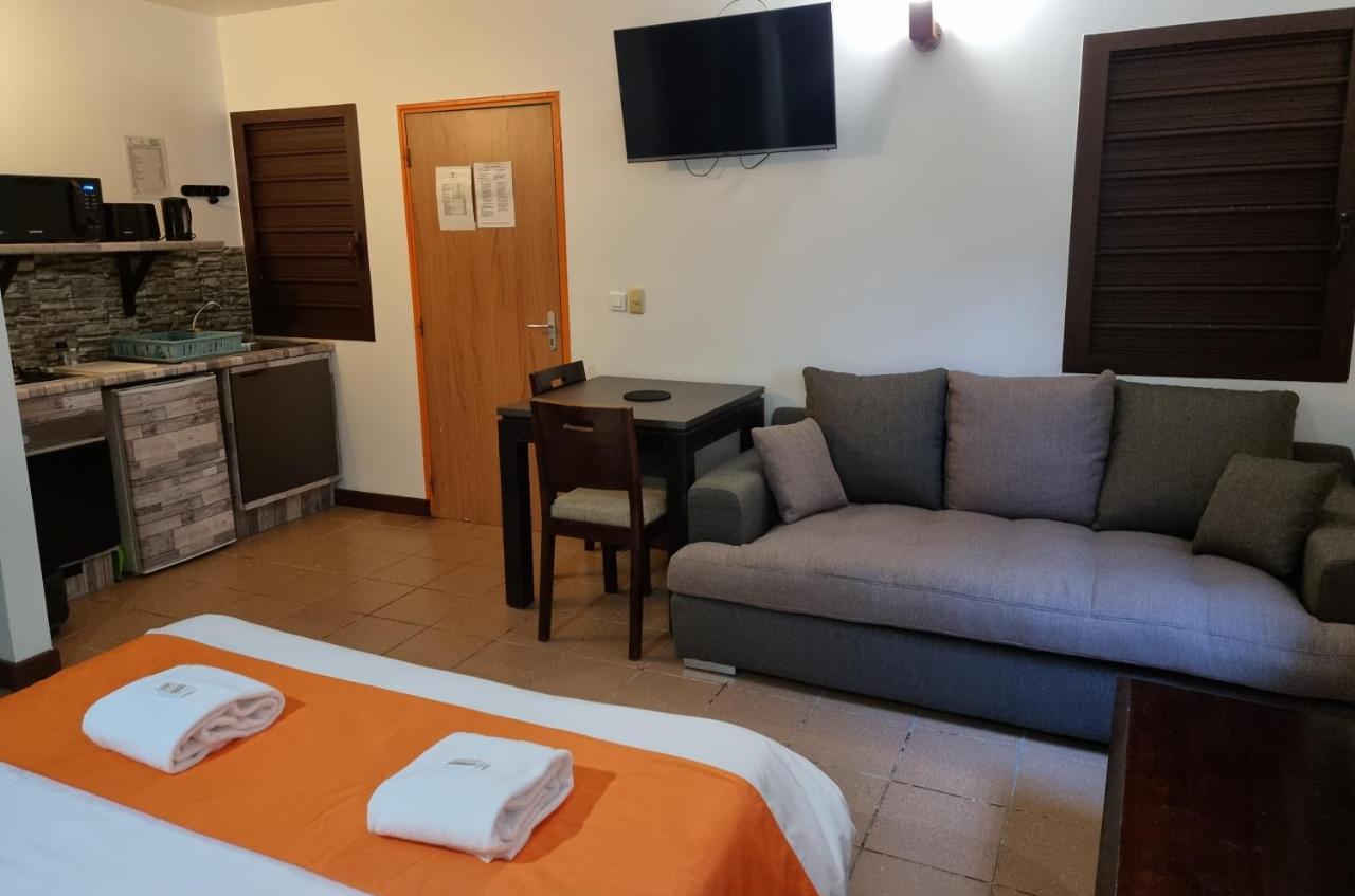 Hotel Oasis De Kiamu Лифу Екстериор снимка